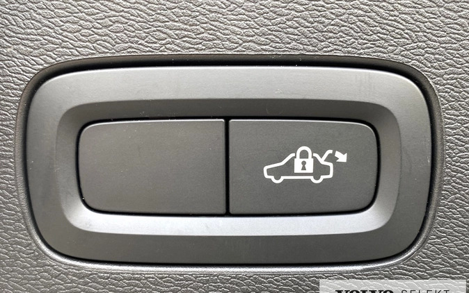 Volvo XC 60 cena 159900 przebieg: 109975, rok produkcji 2019 z Toruń małe 596